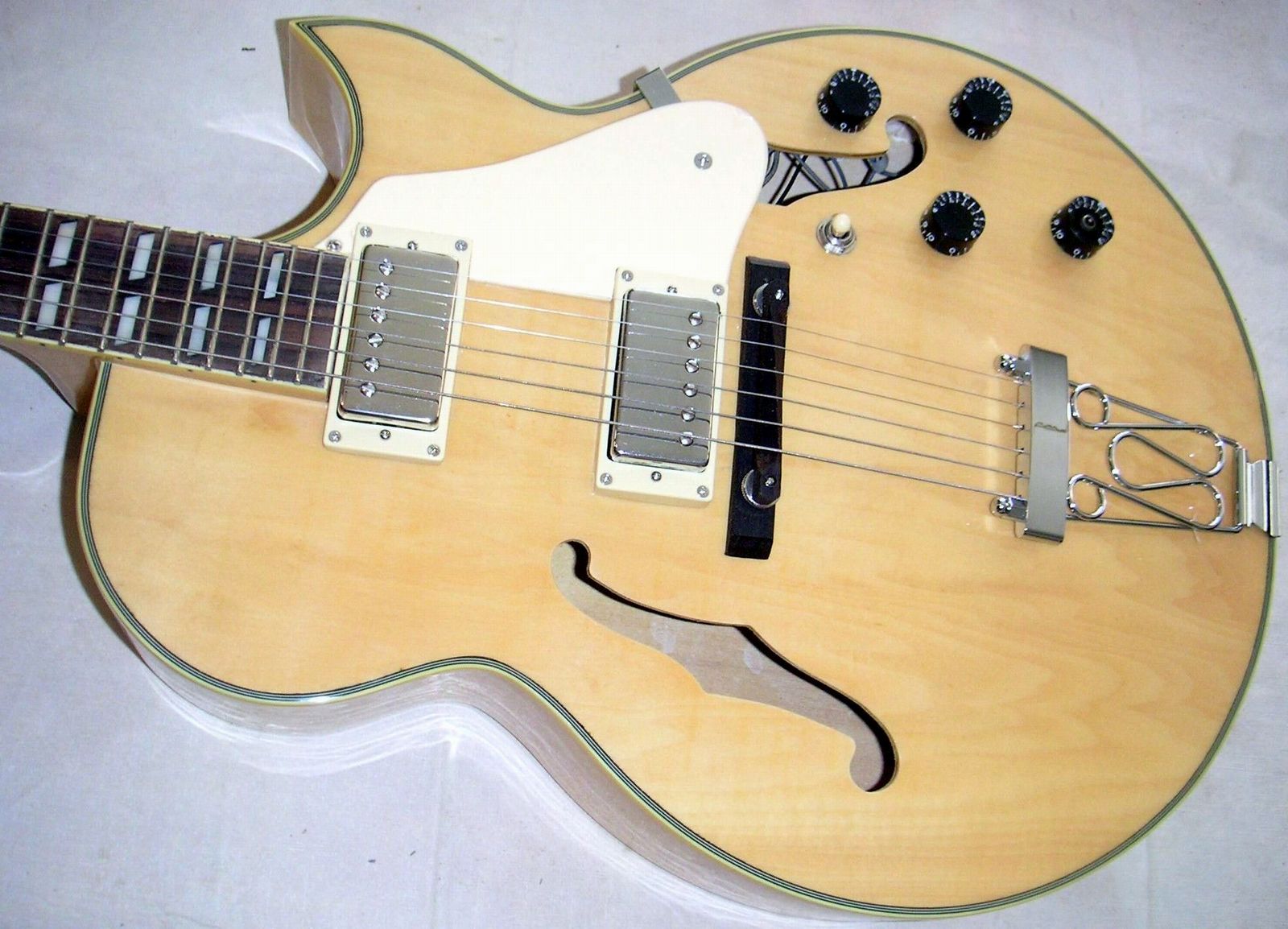 Jay Turser Jazzbox JT136 natural